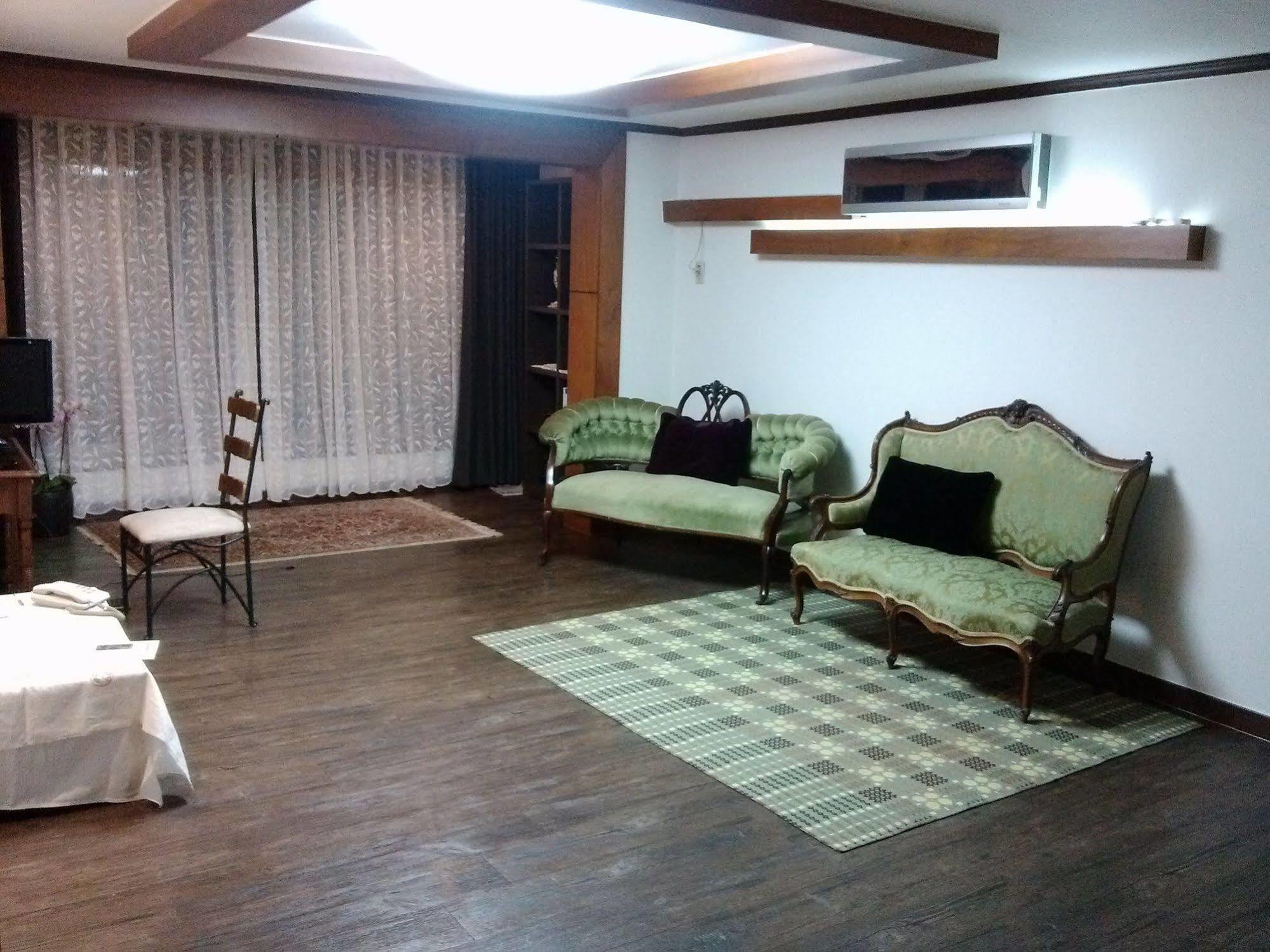 סיאול K Star Road Guesthouse - Hostel מראה חיצוני תמונה
