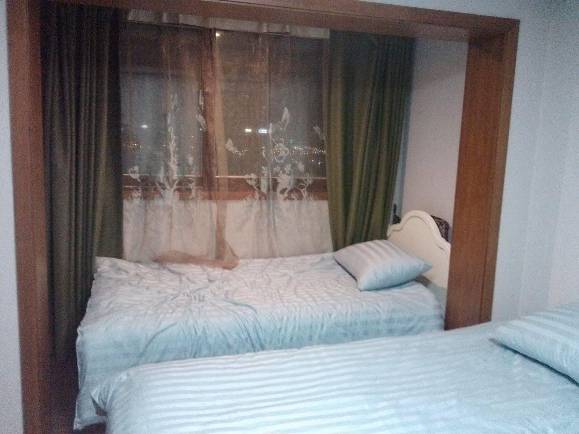 סיאול K Star Road Guesthouse - Hostel מראה חיצוני תמונה
