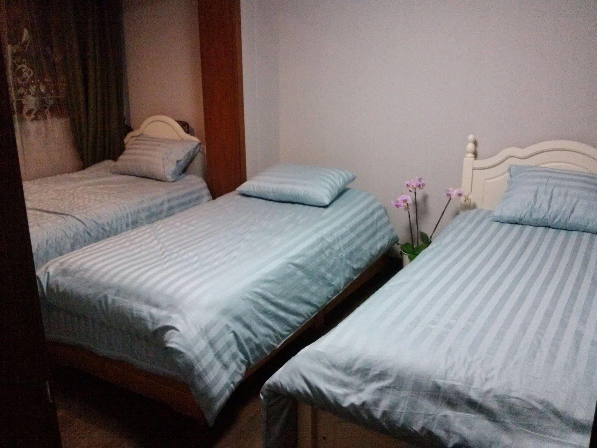 סיאול K Star Road Guesthouse - Hostel מראה חיצוני תמונה