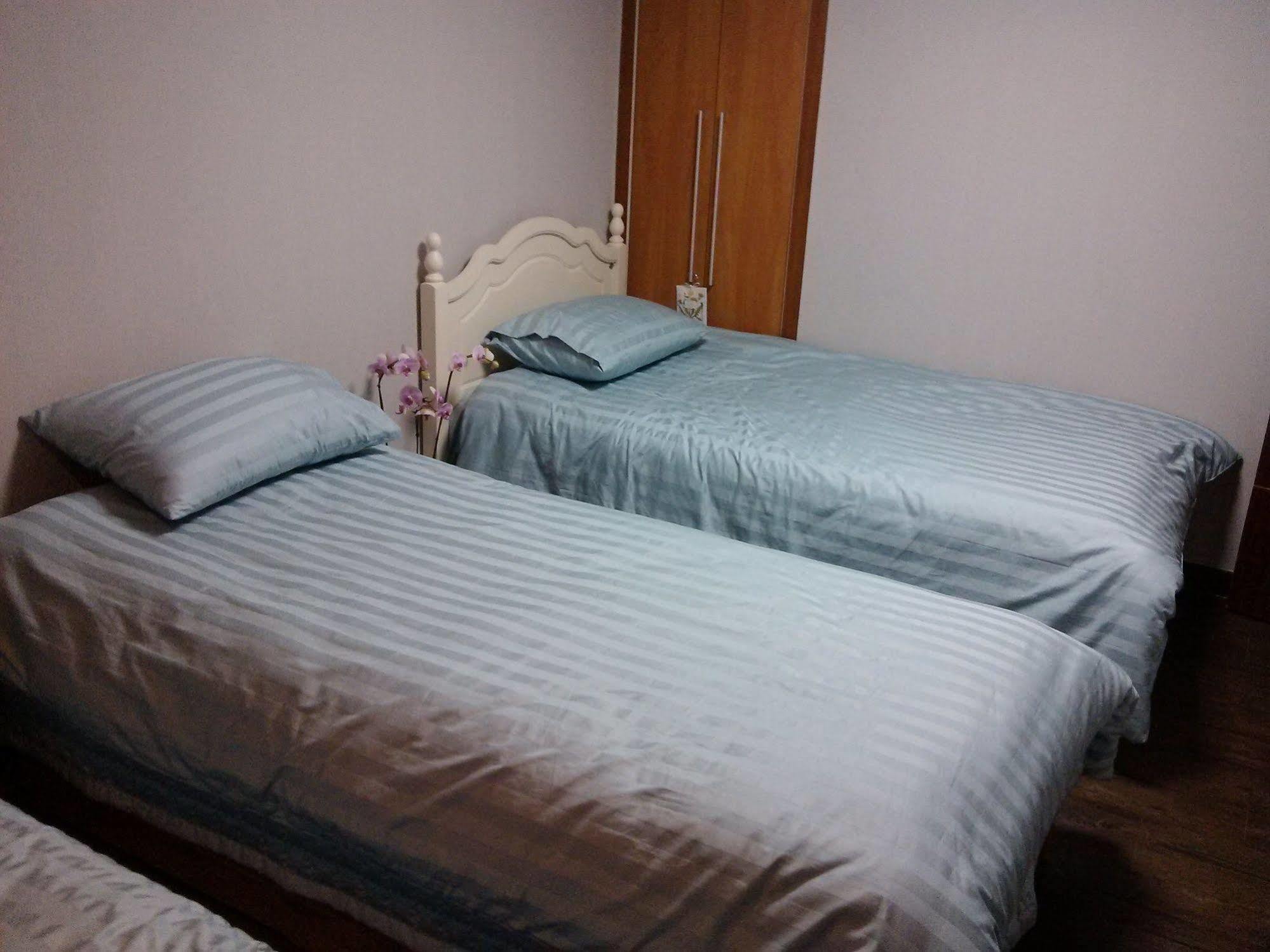 סיאול K Star Road Guesthouse - Hostel מראה חיצוני תמונה