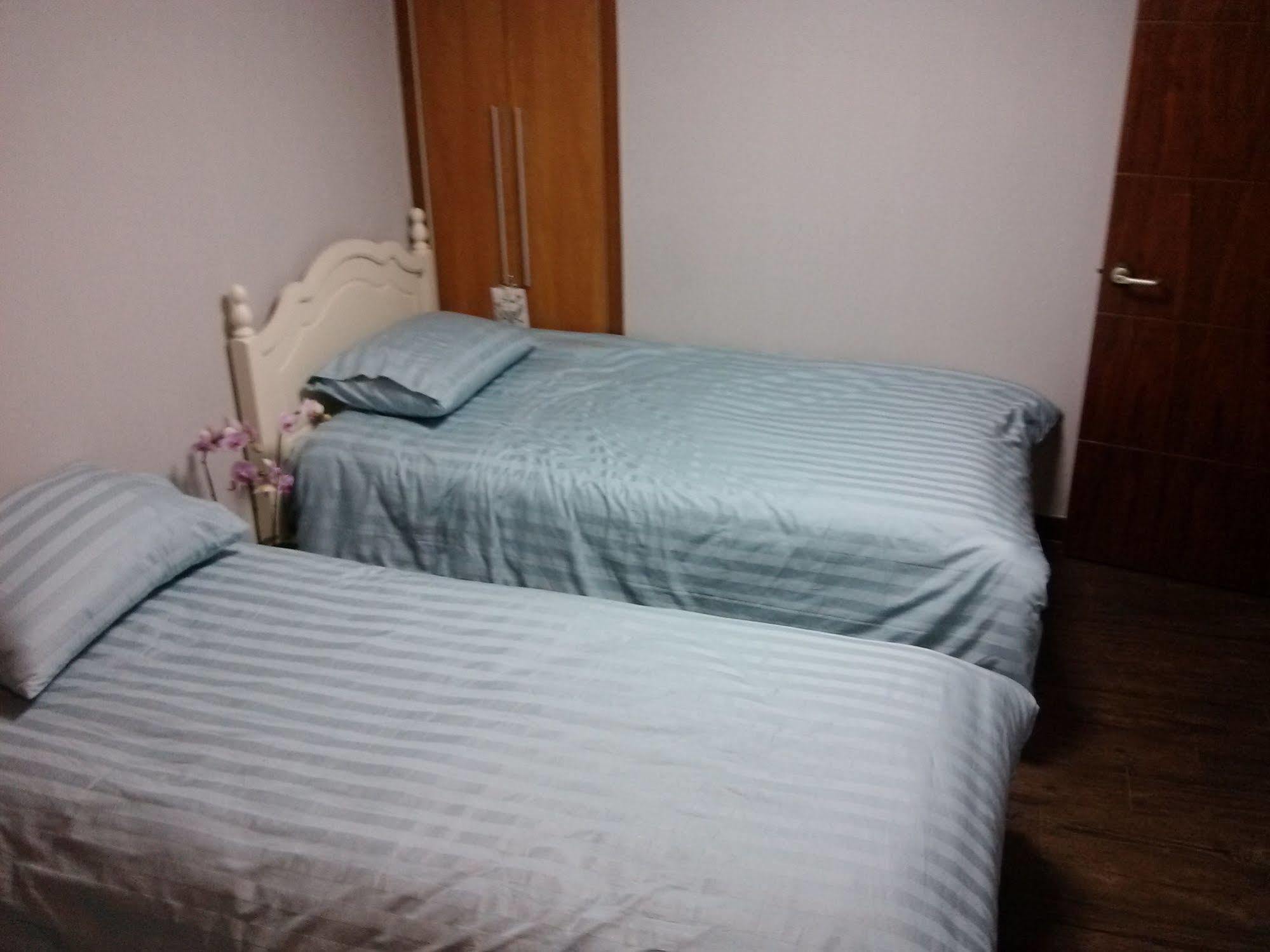 סיאול K Star Road Guesthouse - Hostel מראה חיצוני תמונה